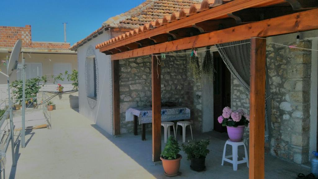 Stone House Hotel Himare Exterior foto