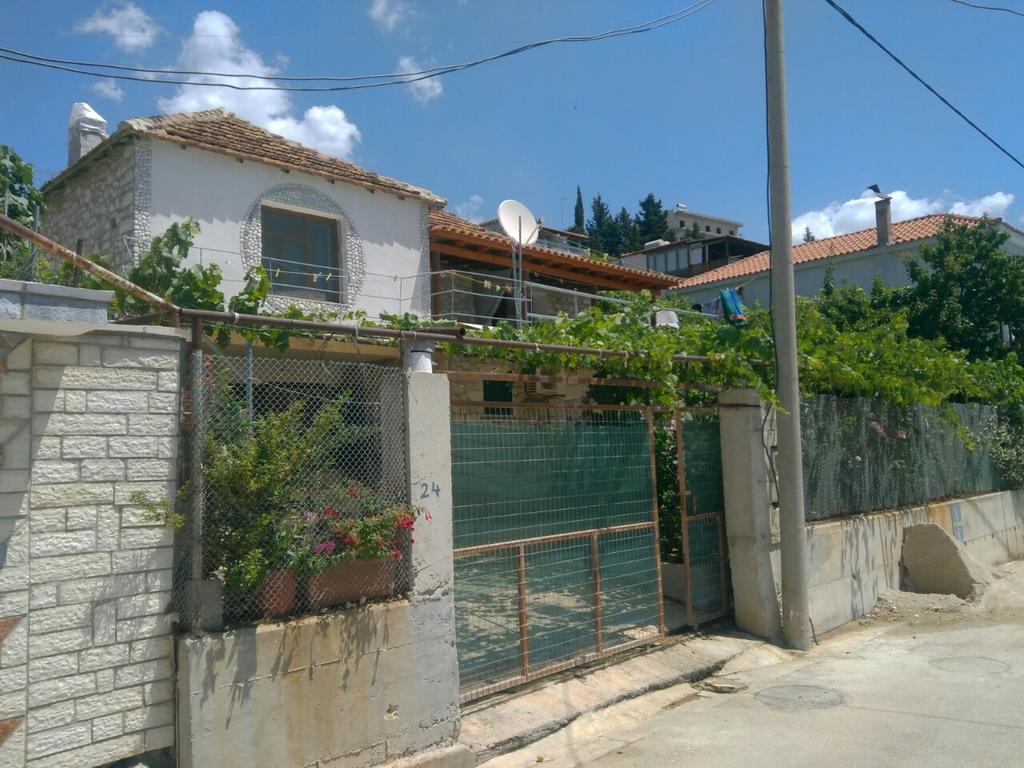 Stone House Hotel Himare Exterior foto